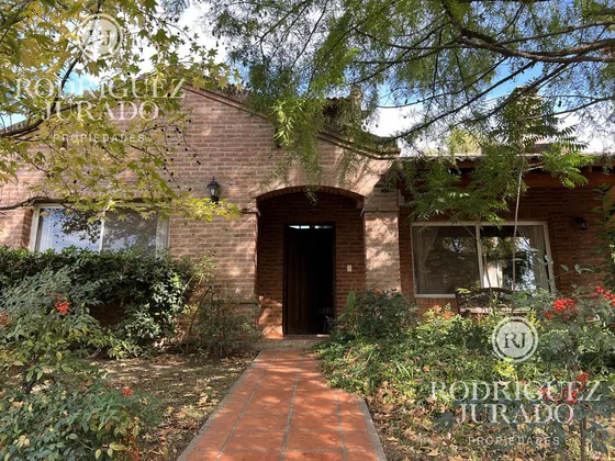 Casa Estilo Campo En Alamo Alto - Maschwitz  Sobre Lote De 1.104m2 Apto Credito