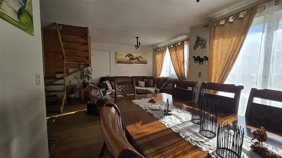 Casa En Venta De 5 Dorm. En Puerto Varas