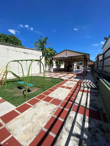 Vende Cómodo Townhouse De 100 Mts2 De Construcción, En 2 Niveles.