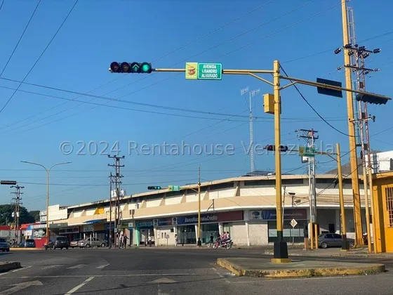 Edificio En  Venta  En Plana Av. Lizandro Alvarado, Ubicado En Esquina Con 8550 Mts De Terreno Valencia Carabobo Lf24-15311