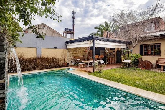 Casa En Venta 5 Amb En Castelar Norte