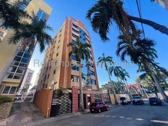 Exclusivo Apartamento En Venta En Edif De Data Reciente Con Planta Total, Urb San Isidro, 2 Puestos, 1 Maletero 26-16216 Hc