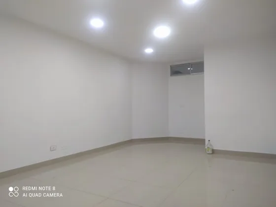 Oficina En Venta En Centro Comercial Estacion Niquia. Cod V13024
