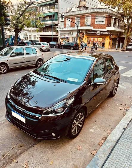 Peugeot 208 1.6 Feline