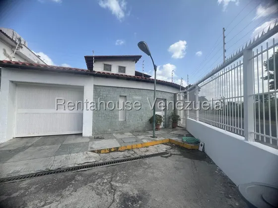 Venta De Hermosa Casa En Colinas De Vista Alegre #25-23597