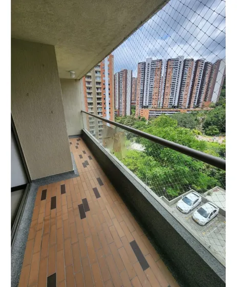Apartamento En Venta En Loma De Los Bernal Medellin
