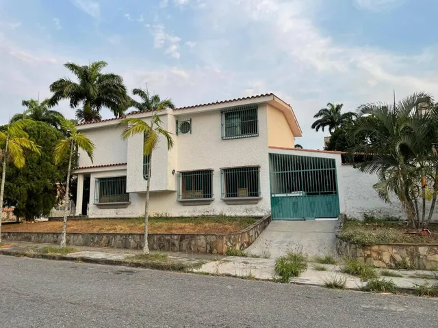 Iris Hernandez Vende Comoda Casa En Trigal Centro. Valencia. Carabobo
