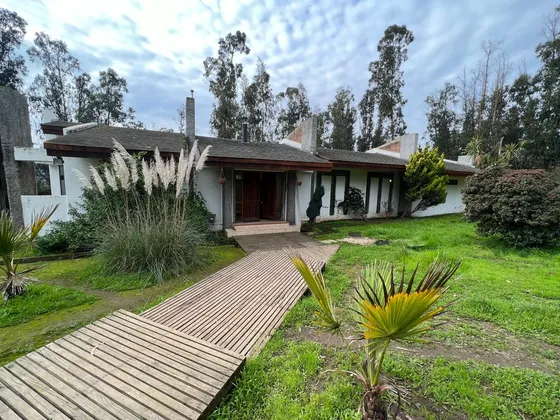 Parcela Con Moderna Casa En Portal San Juan