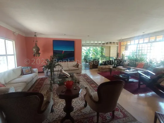 Casa En Venta Urb. Valle Arriba, Caracas. 24-21228 Yf