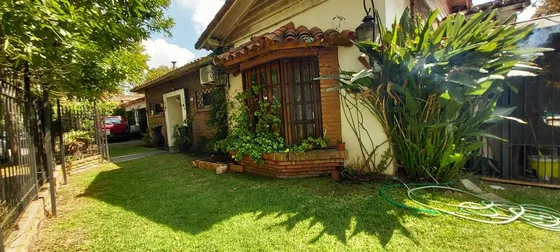 Casa En Ciudad Jardín Sobre Calle Azucenas Y  De Los Pensamientos  