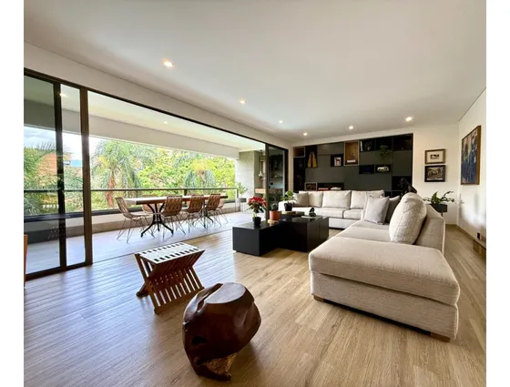 Se Vende Apartamento Remodelado En El Poblado Milla De Oro Amoblado