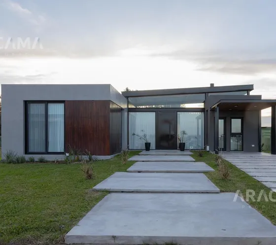 Casa En Venta Barrio Privado Lares De Canning - Canning