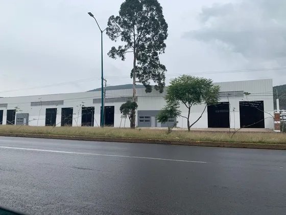 Renta De Macro Bodega En Salida A Quiroga  (r)