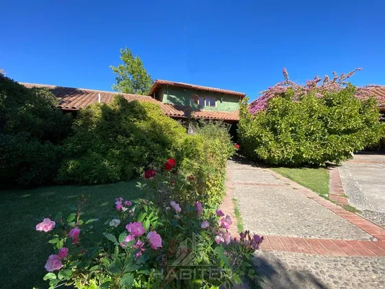 Casa En Venta De 4 Dorm. En Curicó