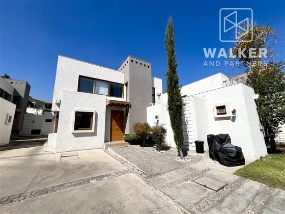 Casa En Venta De 4 Dorm. En La Reina