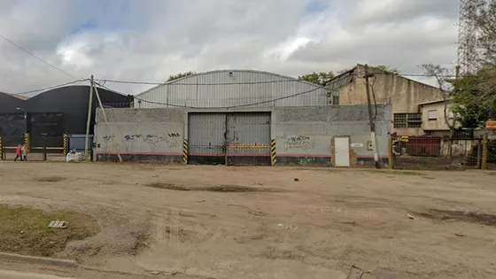 Alquiler Galpón En Bernal Oeste 800m2 Sobre Av. Tomas Flores