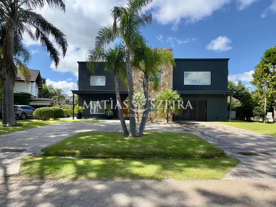 Casa En Venta En Campos De Alvarez