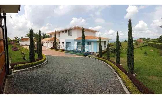 Exclusiva Casa Campestre En El Cerrito  - Santa Elena 