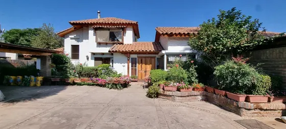 Casa Solida Impecable,estilo Colonial.