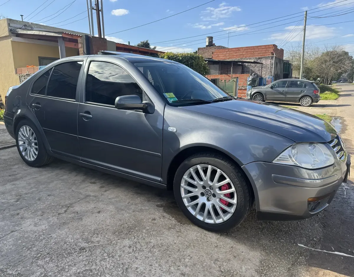 Volkswagen Bora 1.8 Highline T 180cv Cuero