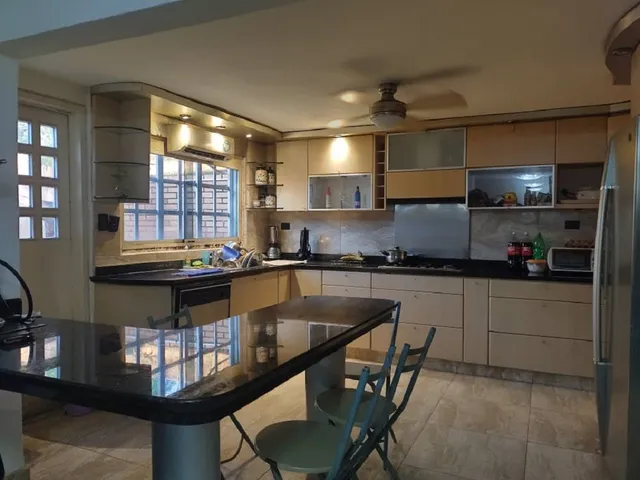 Townhouse En La Urb. Villas El Encanto El Rincon Mañongo.maria Resistido Solo Clientes