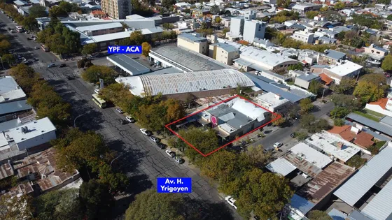 Importante Local Comercial Esquina Av. H. Yrigoyen Y 3 De Febrero