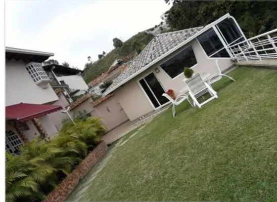 Casa En Venta En Club De Campo, San Antonio De Los Altos, Bifamiliar Va