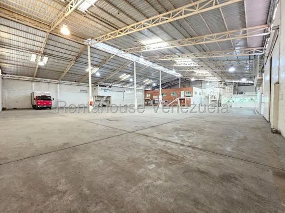 Galpon Industrial De 3345  Mts. En Av. Intercomunal Maracay Turmero. 25-19825 More