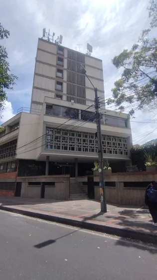 Se Vende/arrienda Oficina,bien Ubicado,centro Internacional.