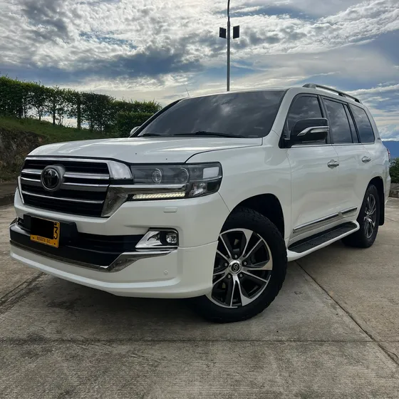 Toyota Land Cruiser Executive Lounge