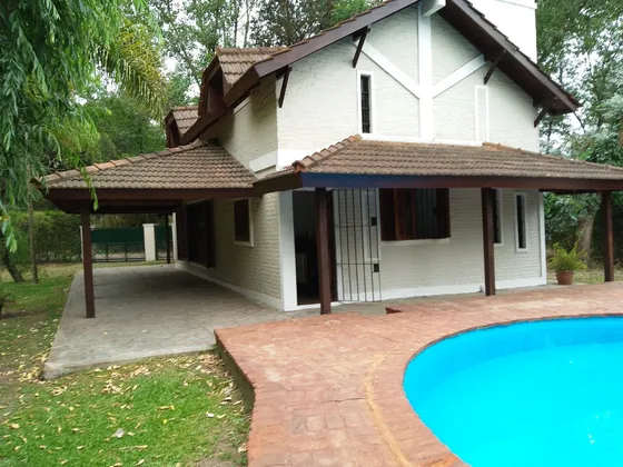   Casaquinta 220 M2 Cub S/lote De 1850 M Pileta Quincho