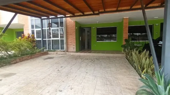 Fany Villasmil Alquila Town House Villa La Fontana - Omi