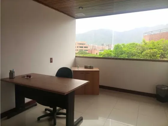 Oficina En Venta Las Mercedes 240 Mts2 3pe