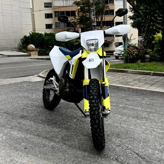 Husqvarna 701 Supermoto 2022