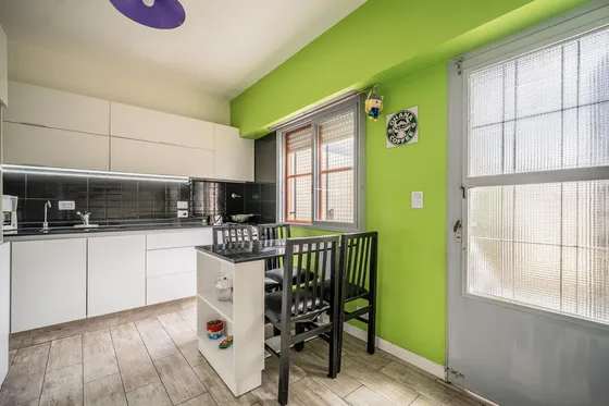 Venta De Casa 3 Ambientes Con Garage Y Pileta - Apto Crédito