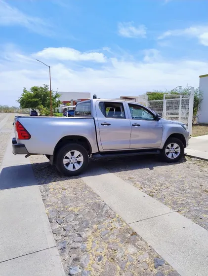 Toyota Hilux 2.7 Cabina Doble Base Mt