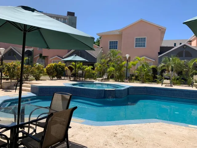 Alquiler Bello Townhouse Con Terraza. Playa El Angel.