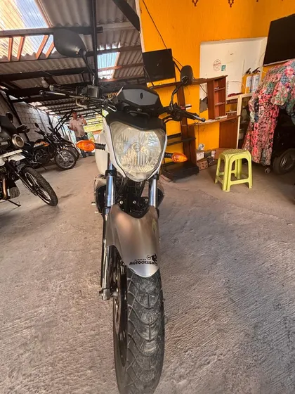 Fz Modelo 2015 En Color Blanco Excelente Estado