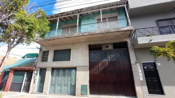 Departamento En Venta - 3 Dormitorios 3 Baños - Galpón - 473mts2 - Villa Diamante, Lanús
