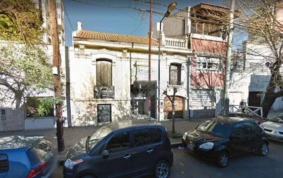 Casa En Venta - 2 Dormitorios 3 Baños - Cochera - 400mts2 - La Plata