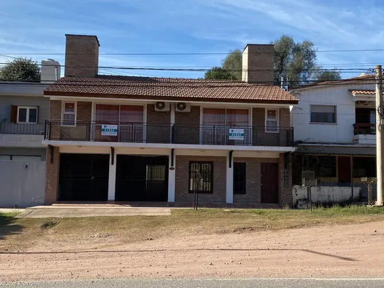 Embalse. Venta De Propiedad Con 3 Dptos + 2 Cocheras