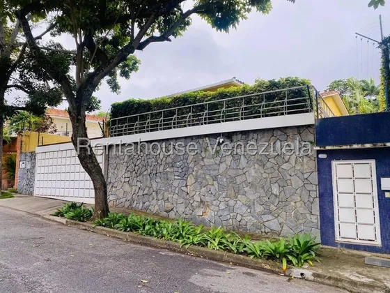 Se Ofrece En Venta Hermosa, Acogedora Y Amplia Casa Quinta Ubicada En La Floresta