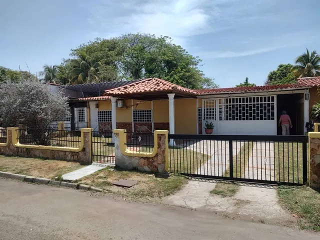 Casa En Venta En Urbanizacion La Castellana San Joaquin Carabobo. St