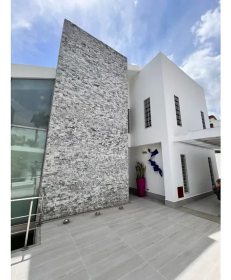 Se Vende Casa 365m2 Los Samanes 5725