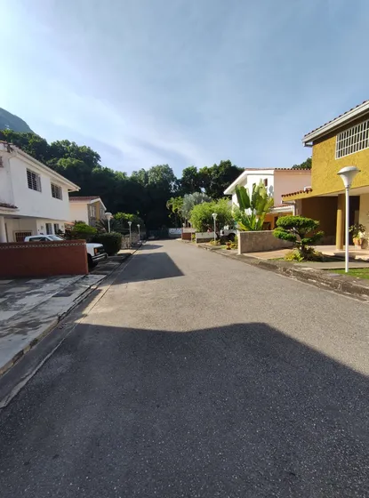 Se Vende Tonwhouse Ubicado En  El Castaño, El Saman 007jsc