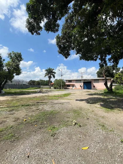 Excelente Terreno Industrial En La Av Aragua