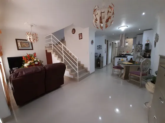 Casa De Dos Pisos Más Terraza En Venta Barrio El Bosque Palmira Valle
