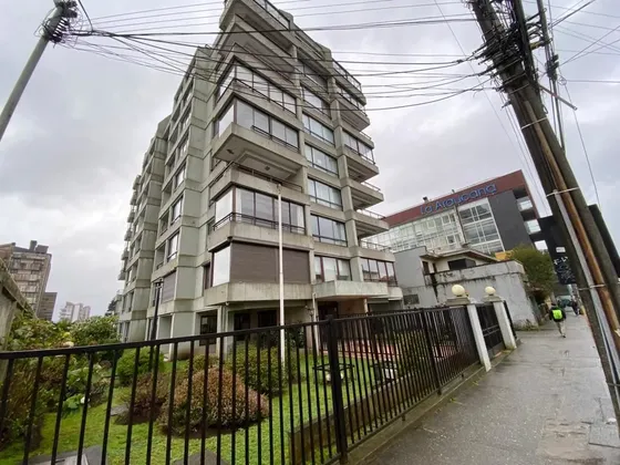 Departamento En Venta De 4 Dorm. En Valdivia