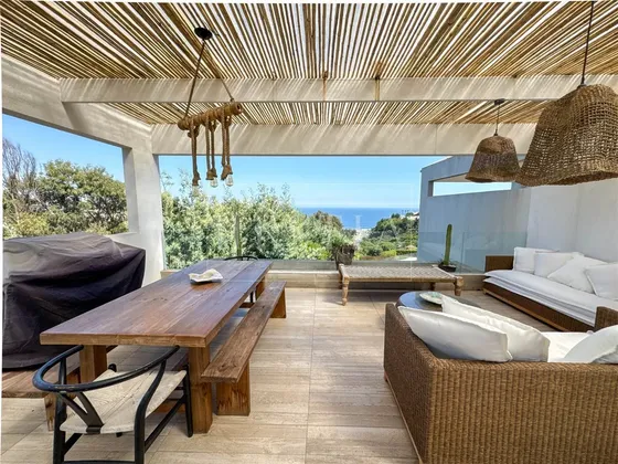 Oportunidad: Impecable Casa En Marbella Con Vista Al Mar