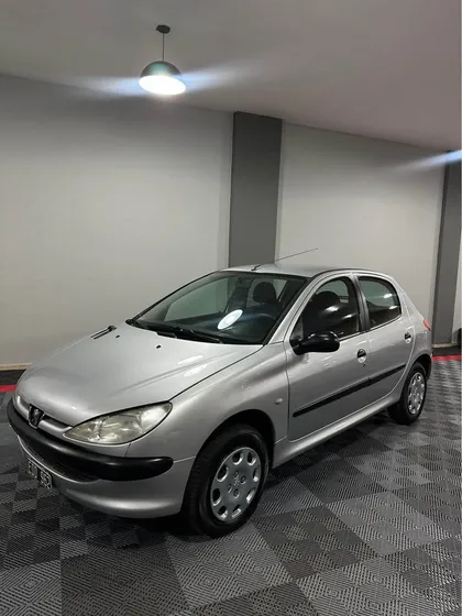 Peugeot 206 1.6 Xr Premium 5 P
